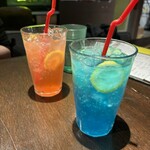 HangOut HangOver 渋谷店 - ストロベリーレモネードソーダ、ブルーレモネードソーダ