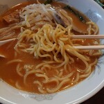 麺酒場 高ちゃん - 味噌ラーメン_740円　麺アップ