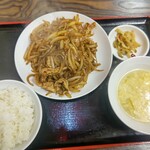 金石餃子店 - 玉ねぎと豚肉炒め定食