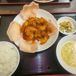 金石餃子店 - エビチリ定食