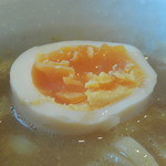 中華そば 四つ葉 - 味玉には特徴は無いです(笑)。