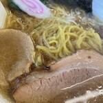 眞麺 穂高 - 鶏の正油の麺をアップで