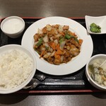 中華料理 七海香 - 鶏肉に味噌炒め定食