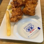 ８番らーめん - Cセットの唐揚げ