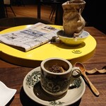 Labyrinth - ティオンホーコーヒー、黒トリュフアイス、ヘーゼルナッツプラリネ、自家製ミルクティー