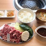 遠野食肉センター 矢巾店 - 生ラム肩ロース定食
