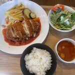 Kitchen まなや - つくば鶏のコルドンブルー(税込1480円)全体図。