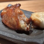 とり茶太郎 - 比内地鶏手羽とチーズの燻製
