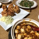 鉄人 餃子坊 - 唐揚げと麻婆豆腐