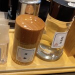 六厘舎 上野店 - 常設調味料