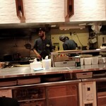 魚とワインはなたれThe Fishand Oysters 田町店 - 楽しく料理を創り上げるスタッフ