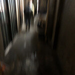 きんぎょ荘 - 麻爺ほどの漢でも震える  暗く細い路地を進む