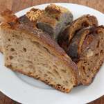 まちのパーラー - サルシッチャセットのパン　3種