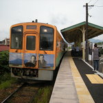 駅カフェ - 会津線の列車がやってきた・・・