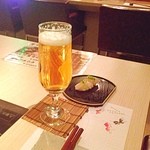 Karasumakyoutobaru - 生ビールに突き出しの握り寿司