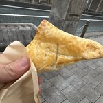 御芋屋 きいろと紫  - 料理写真:芋パイ 黄 340円