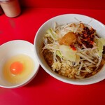 ラーメン二郎 - 小ラーメン750円＋生たまご50円