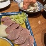 新宿三丁目ふじ屋ハナレ - トロれば刺しと明太ポテトサラダ