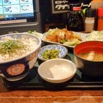 Bonten Shokudou - 本日のサービスランチ定食(大盛り)、あとのせ小鉢のおまかせ海鮮丼と野菜たっぷり肉団子の甘酢あんかけ