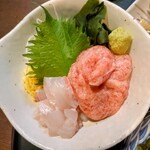 Bonten Shokudou - 本日のサービスランチ定食のあとのせ小鉢のおまかせ海鮮丼