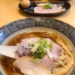 地鶏と伊勢海老 中華そば 頑 - 特製醤油