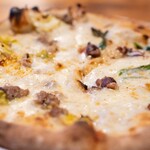 ピッツェリア トレンタノーヴェ - 料理写真:2024.2 TODAY’S PIZZA ハーフ＆ハーフ（1,870円）