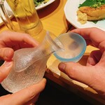 ぼんや - 日本酒の、魚沼で候にシフトしました。おっとっとwwの後はカンパーイ！