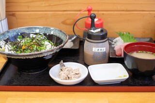 Ainan Itibasyokudou - 2024.2 まぐろ刺身と鯛のごまダレ丼セット（1,480円）