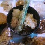 ビュッフェレストランARK - 真ん中はそばに天ぷらのせ