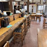 麺屋 十石 - ☆カウンター席からテーブル席