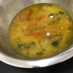 ラフィーの美しい森 - グリーンマンゴー入りの酸っぱいダル、トゥック・ダル。残りはもちろんイッキ。