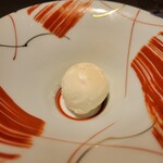 表参道 HYENE - ミルクアイス、マルドンの塩がアクセント