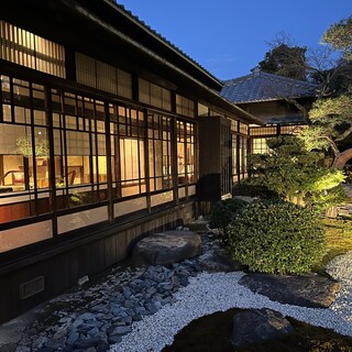 昭和初期の邸宅で美食と文化を愉しみ、優雅な余韻に浸るひととき