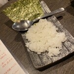 魚と旬菜と日本酒　炙りのどまん中 - サービスの手巻き寿司用ご飯と海苔