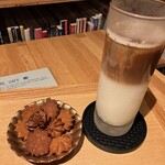 アールビーエル Cafe - クッキー　アイスカフェラテ