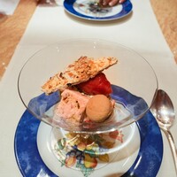 三田牛竈炭火焼 ウェスタ - 苺のパフェ