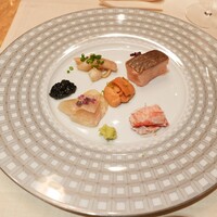 三田牛竈炭火焼 ウェスタ - ベルーガキャビア、スモークサーモン、バフンウニ、自家海苔佃煮、北寄貝、平目、毛蟹