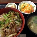 花藤 - 日曜、日替わり「豚しょうが焼き丼」525円