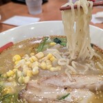 幸楽苑 - 期間限定 ごま味噌らーめん 麺リフト(2024年2月21日)