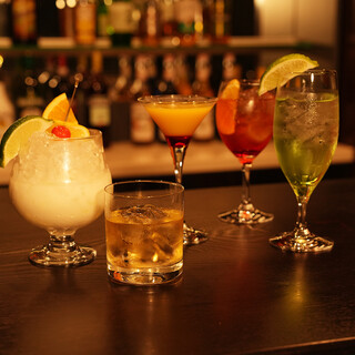We offer sommelier-selected wine and a variety of cocktails starting from 700 yen.