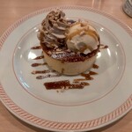 ジョイフル - 窯焼きパンケーキ(北海道産大豆きな粉ホイップ添え)515円  ナッツが少しかかってます。