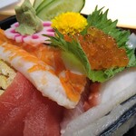 すし椿 - 海鮮丼 1980円 シャリ大盛無料