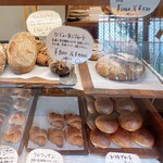 ベッカライ ビオブロート - ショーケース内 (右)