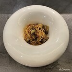 カーサ・デル・チーボ - 蝦夷あわびと青螺貝のトマトソースで味わうマッケロンチーニ ディ カンポフィオーネ