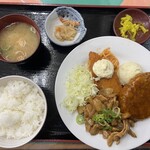 Akamaru Shokudou - 日替わり定食 790円
                        （限定30食 豚しょうが焼き ハンバーグ 白身魚フライ ご飯並）