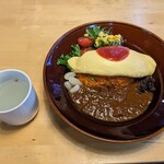 カフェ ラボ ハマダ - ふわとろオムカレー　950円