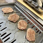 焼肉たまき - 見て！細かく包丁が入ってます