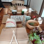 食堂 椿 別館 - お弁当の折箱は箱屋常吉でした。わたしも箱屋常吉の2合お櫃を持っています！めちゃくちゃ素敵ですよね