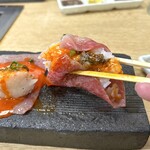 焼肉たまき - 贅沢に肉包み