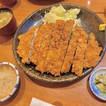 とんかつ　花むら - 豚汁（小）は私からの注文です。基本的に味噌汁です。おかわりは味噌汁になります。